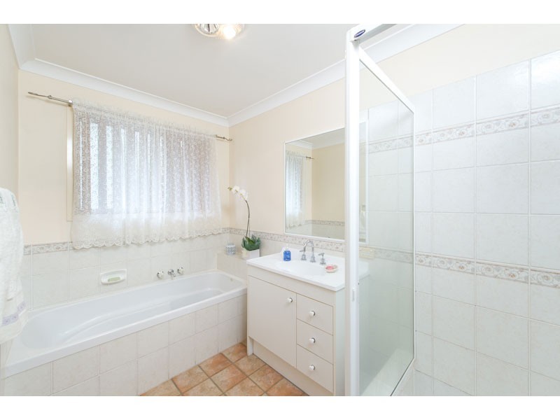 4 Tallebudgera Crescent, Albany Creek QLD 4035