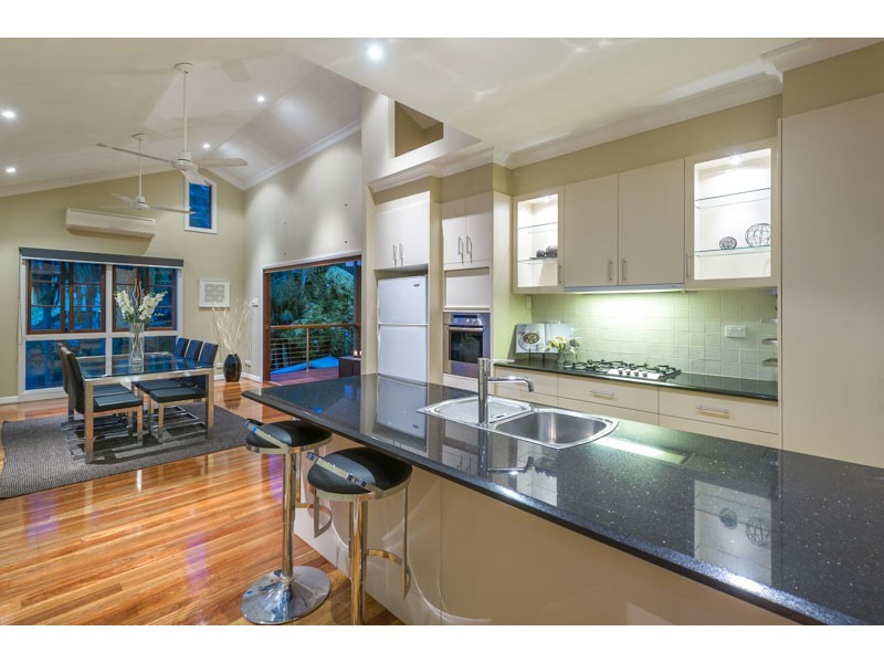 27 Mahara Street, Bardon QLD 4065