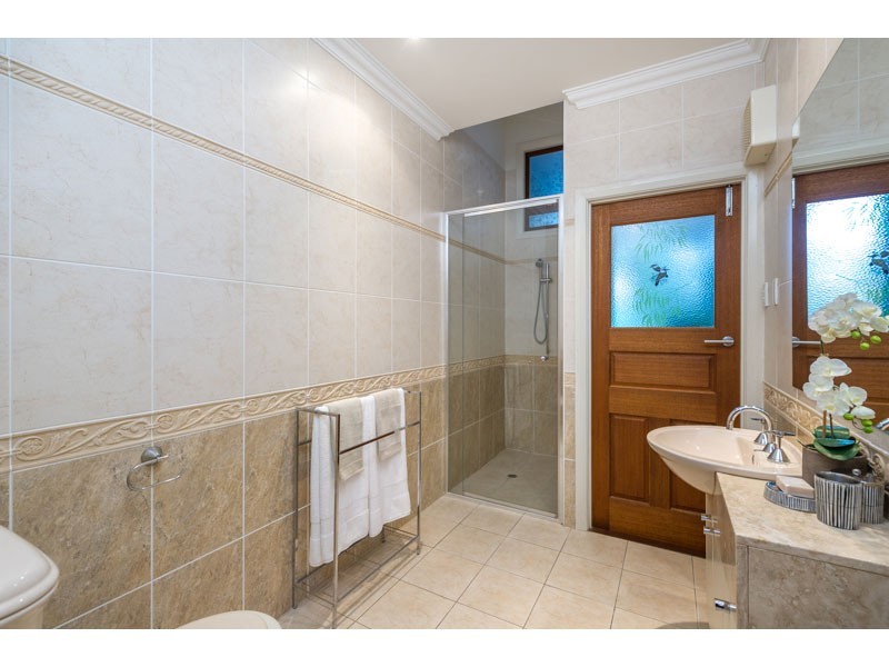 27 Mahara Street, Bardon QLD 4065