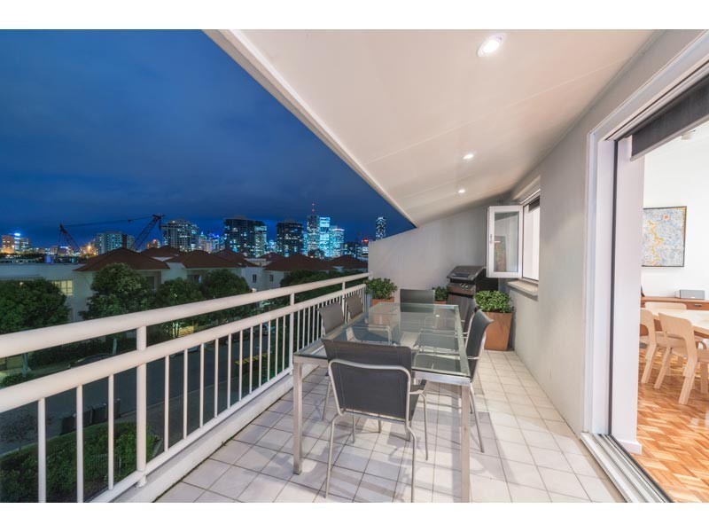 8/26 MERTHYR ROAD, New Farm QLD 4005