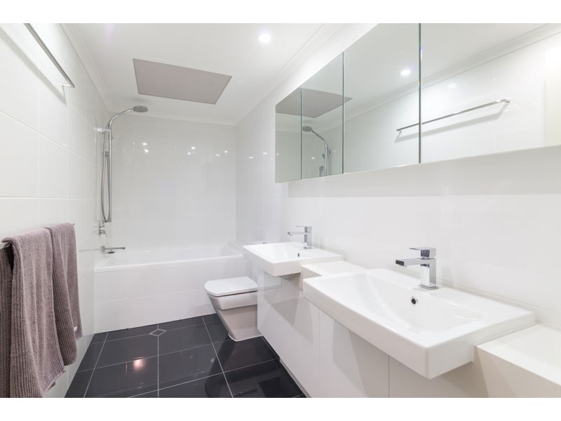 8/26 MERTHYR ROAD, New Farm QLD 4005