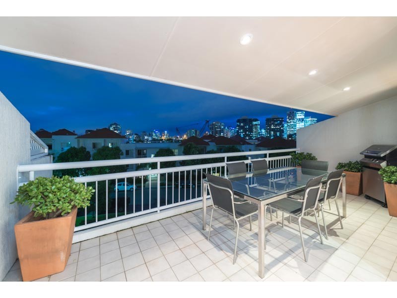 8/26 MERTHYR ROAD, New Farm QLD 4005