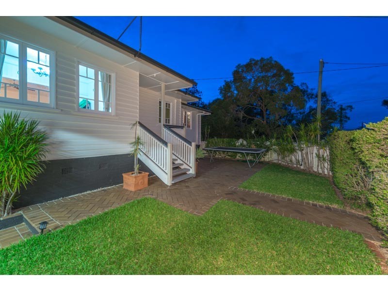 30 Canberra Drive, Ashgrove QLD 4060