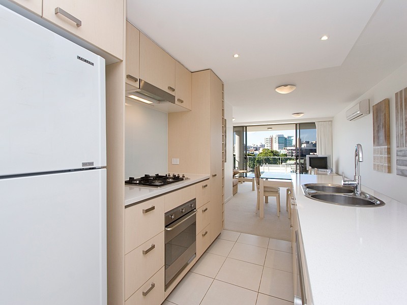 28/15 Walsh Street, Milton QLD 4064