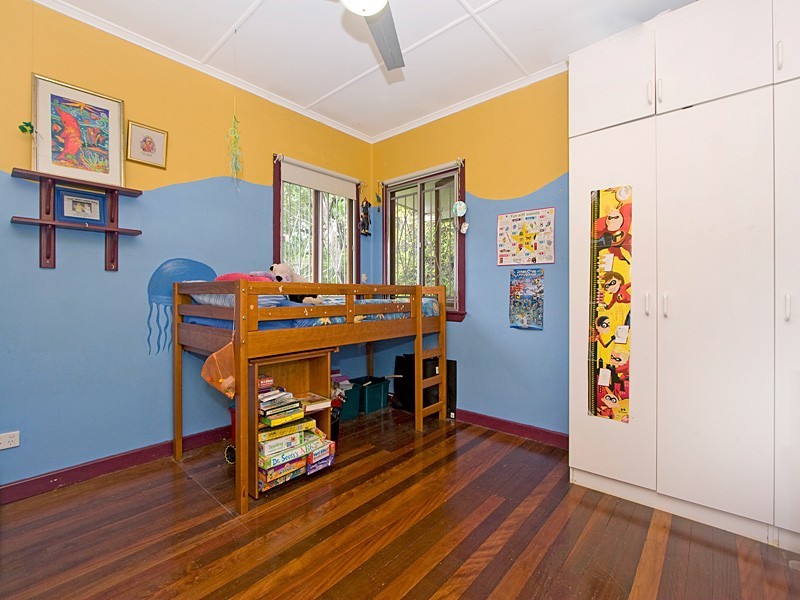 19 Newcomen Street, Indooroopilly QLD 4068