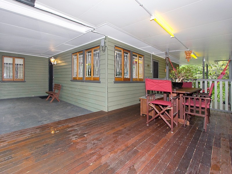 19 Newcomen Street, Indooroopilly QLD 4068