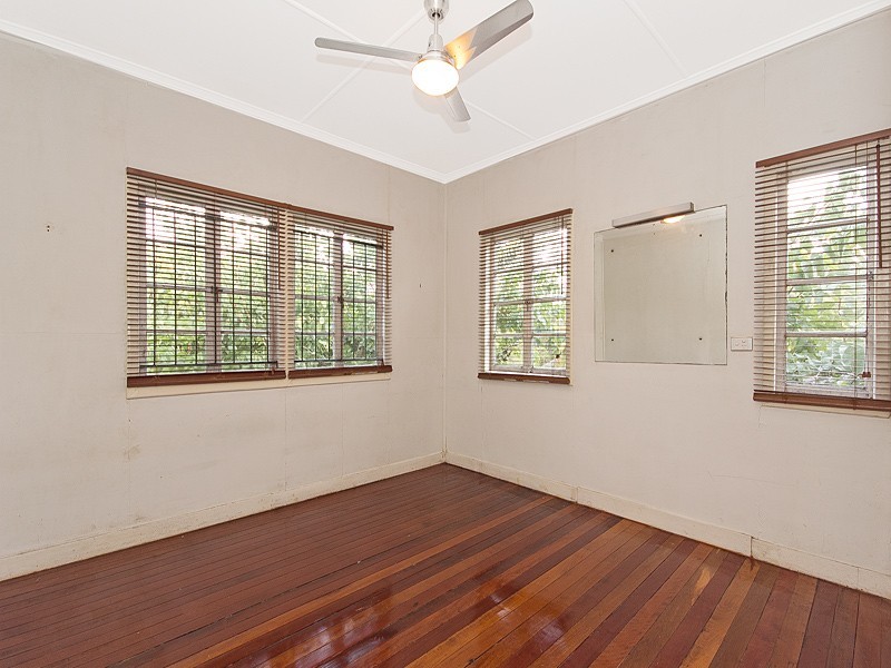 33 Newcomen Street, Indooroopilly QLD 4068