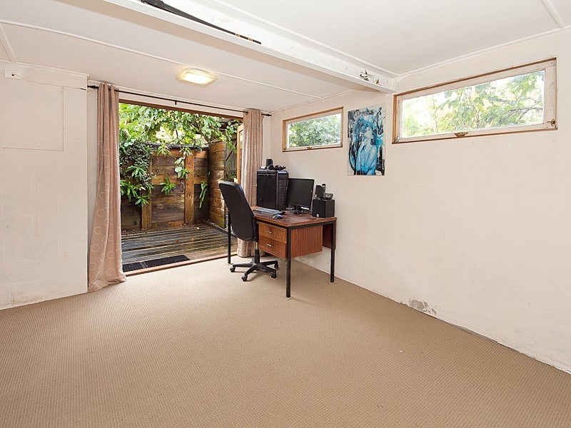 33 Newcomen Street, Indooroopilly QLD 4068