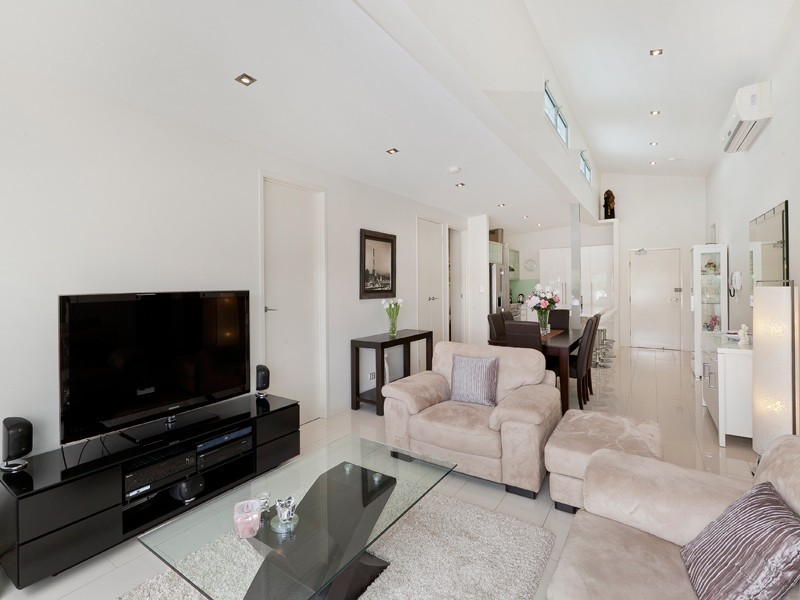 9/51  Lambert Road, Indooroopilly QLD 4068
