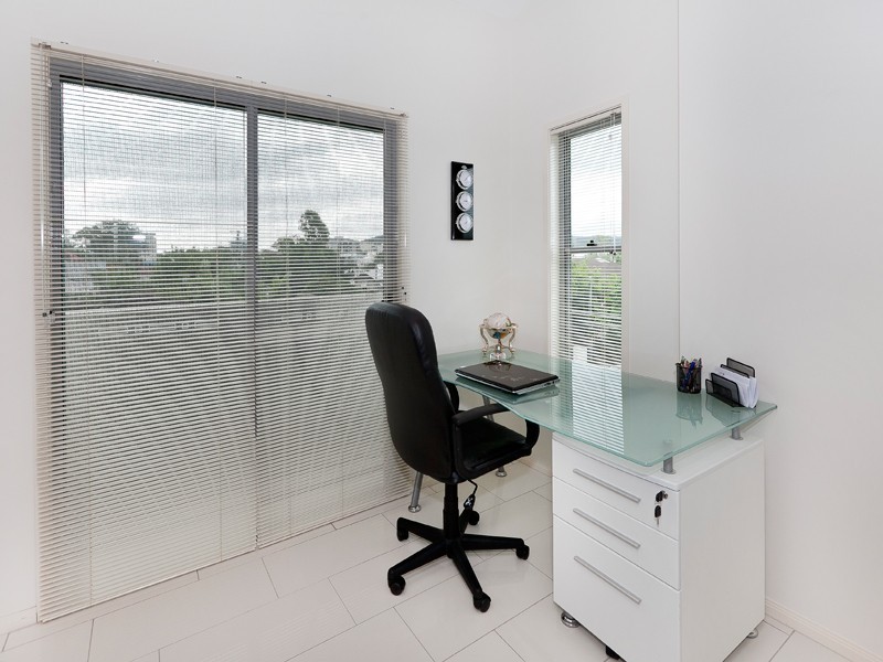 9/51  Lambert Road, Indooroopilly QLD 4068