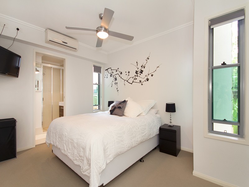 1/51 Lambert Road, Indooroopilly QLD 4068