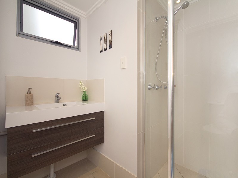 1/51 Lambert Road, Indooroopilly QLD 4068