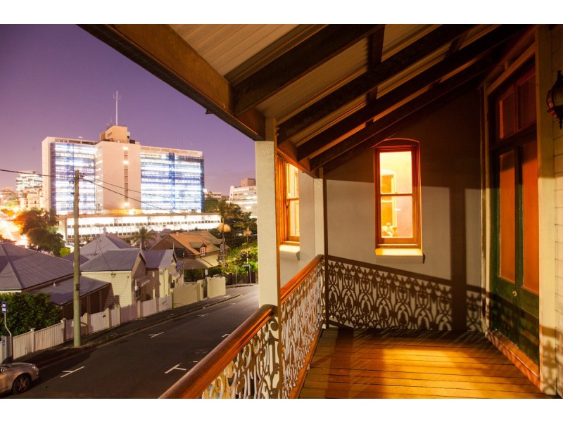 24 York Parade, Spring Hill QLD 4000