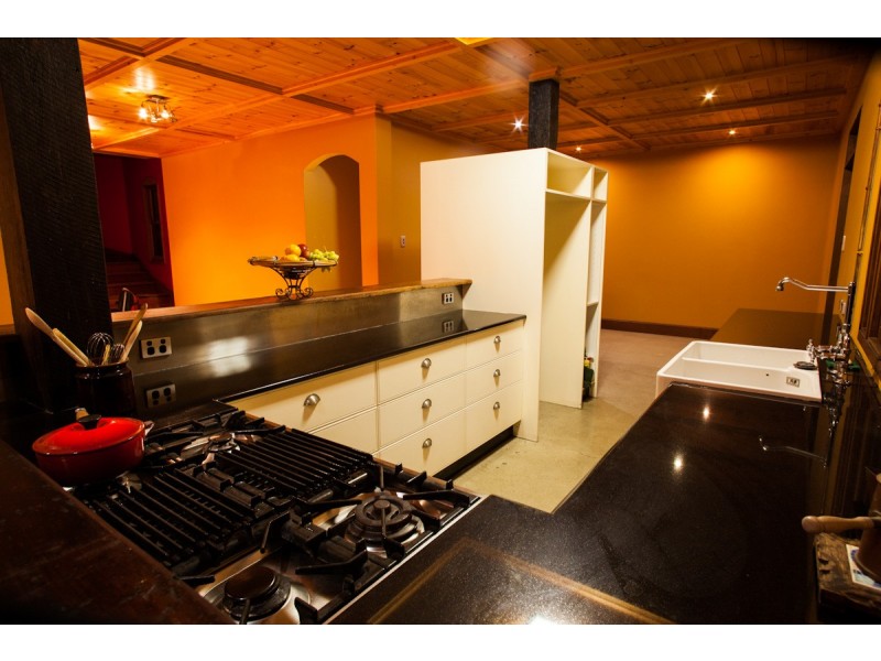 24 York Parade, Spring Hill QLD 4000