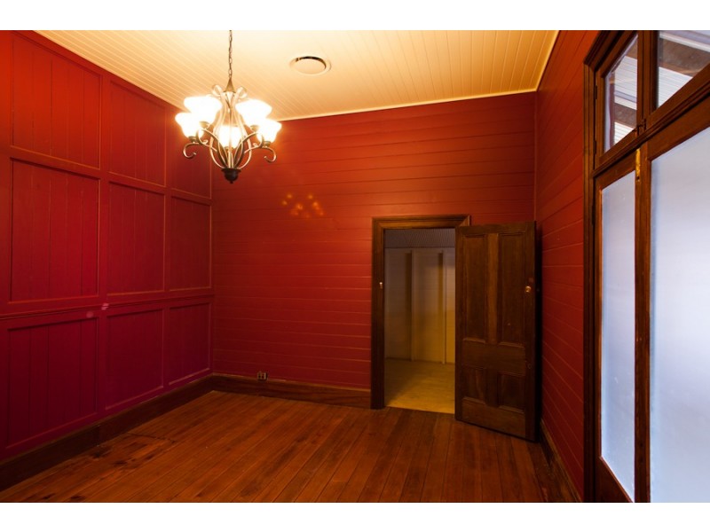 24 York Parade, Spring Hill QLD 4000