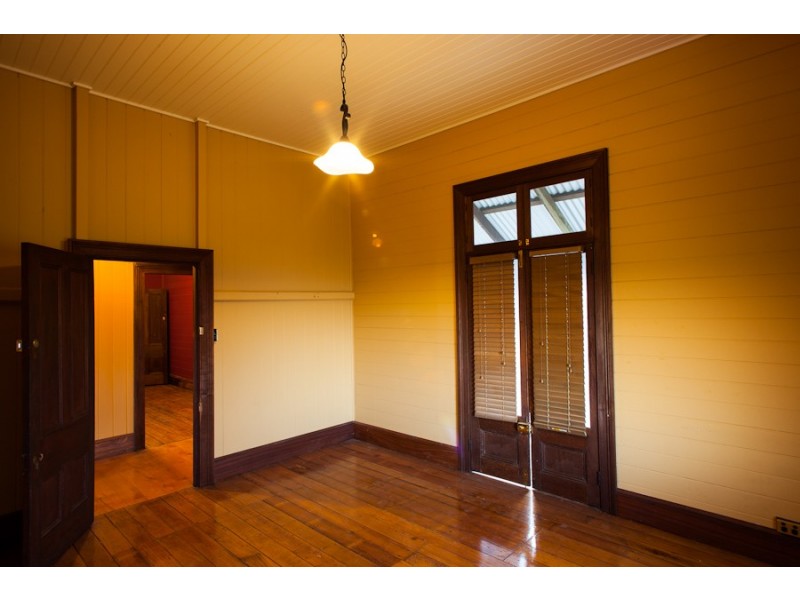 24 York Parade, Spring Hill QLD 4000