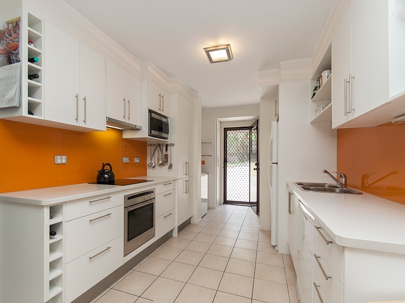 2 / 56 Nelson Parade, Indooroopilly QLD 4068