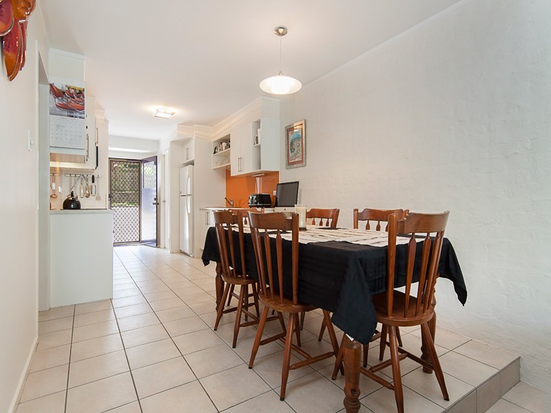 2 / 56 Nelson Parade, Indooroopilly QLD 4068