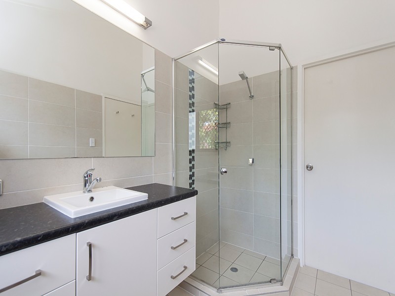 2 / 56 Nelson Parade, Indooroopilly QLD 4068