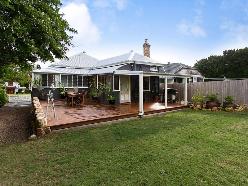 54 Sunday Street, Shorncliffe QLD 4017