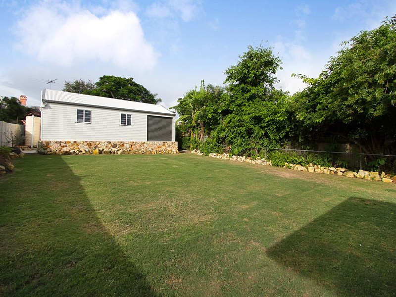 54 Sunday Street, Shorncliffe QLD 4017