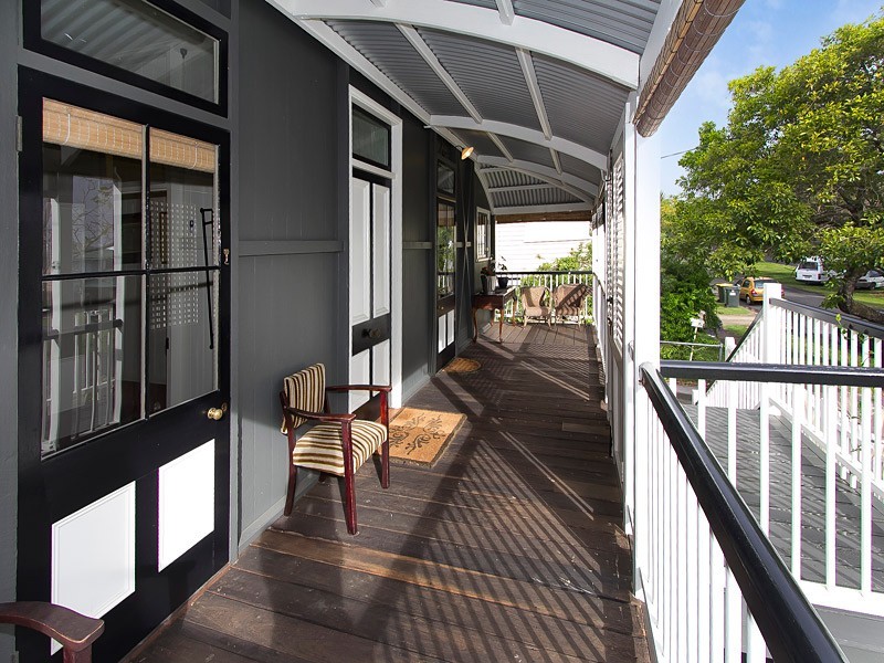 54 Sunday Street, Shorncliffe QLD 4017