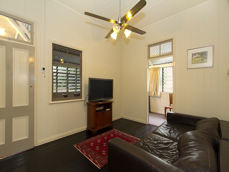 54 Sunday Street, Shorncliffe QLD 4017