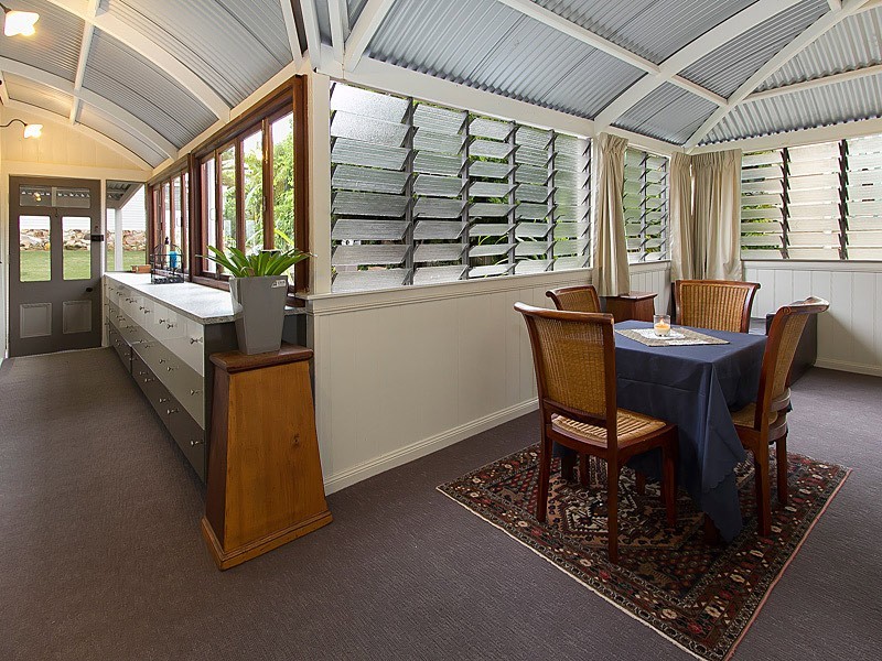 54 Sunday Street, Shorncliffe QLD 4017
