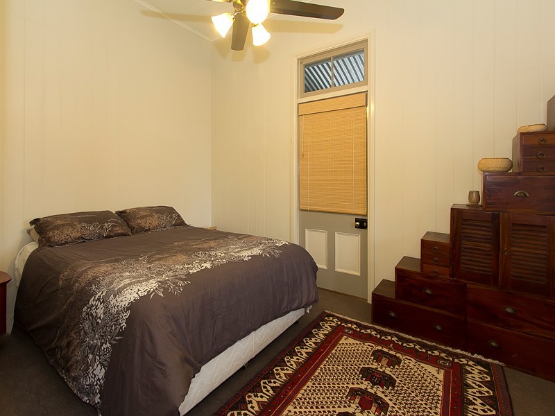 54 Sunday Street, Shorncliffe QLD 4017