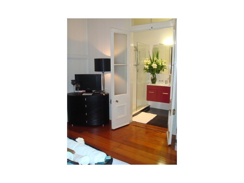 1 Thornbury Street, Spring Hill QLD 4000