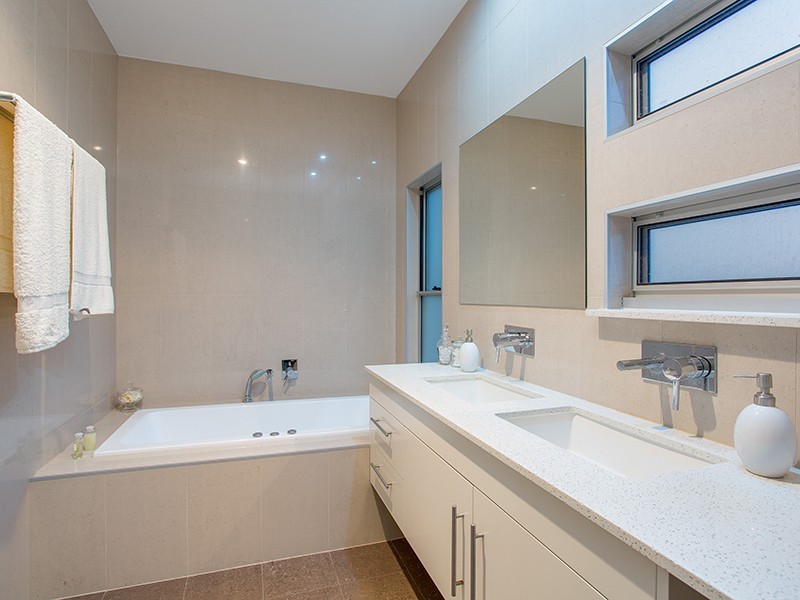 22 Dean Street, Red Hill QLD 4059