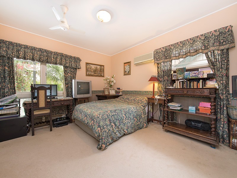 51 Hillside Terrace, St Lucia QLD 4067