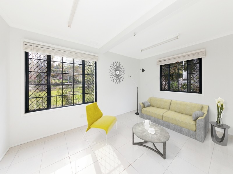 11 Camira Street, St Lucia QLD 4067