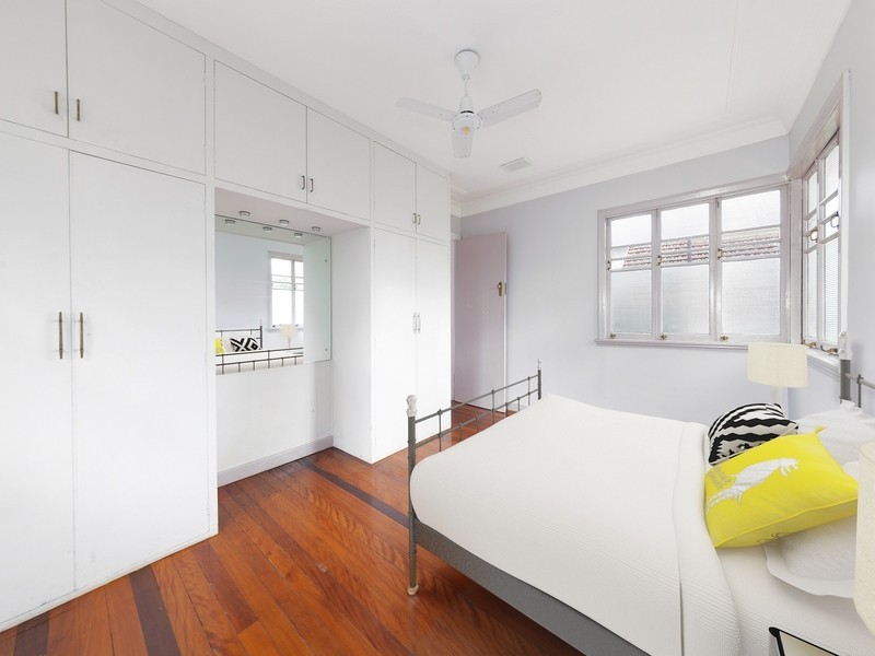 11 Camira Street, St Lucia QLD 4067