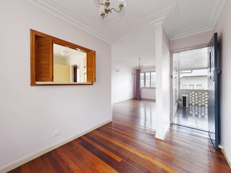 11 Camira Street, St Lucia QLD 4067