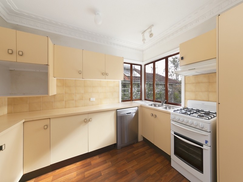 11 Camira Street, St Lucia QLD 4067