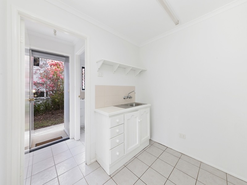 11 Camira Street, St Lucia QLD 4067