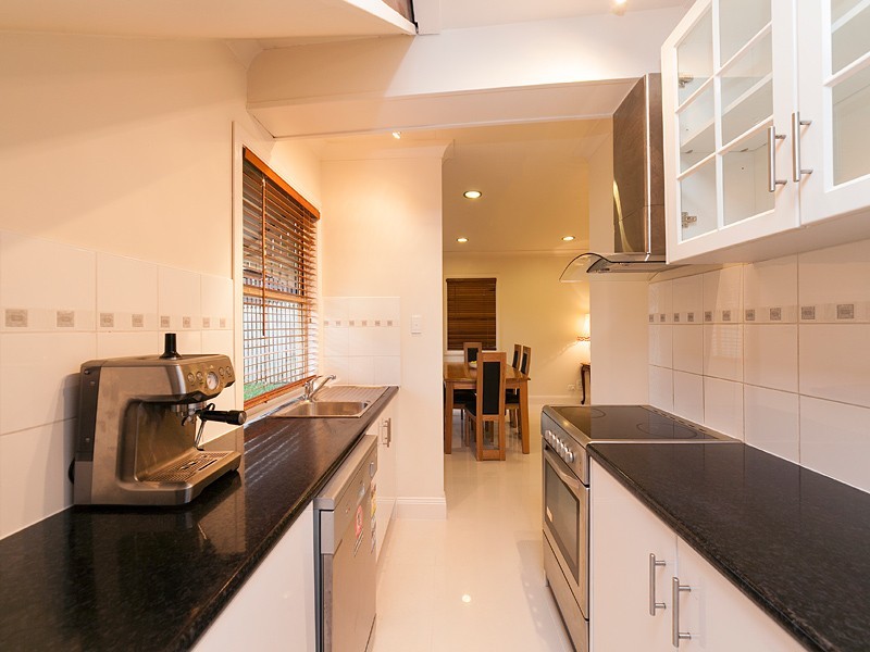 33 Lucy Street, Milton QLD 4064