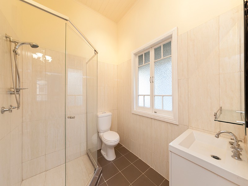 33 Lucy Street, Milton QLD 4064