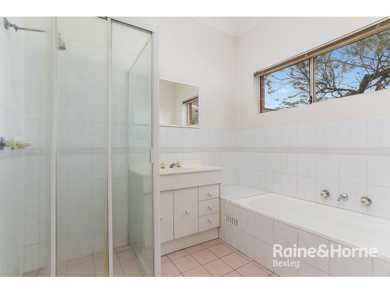2/2A FAYE AVENUE, Blakehurst NSW 2221