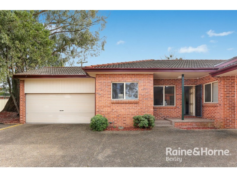 2/2A FAYE AVENUE, Blakehurst NSW 2221