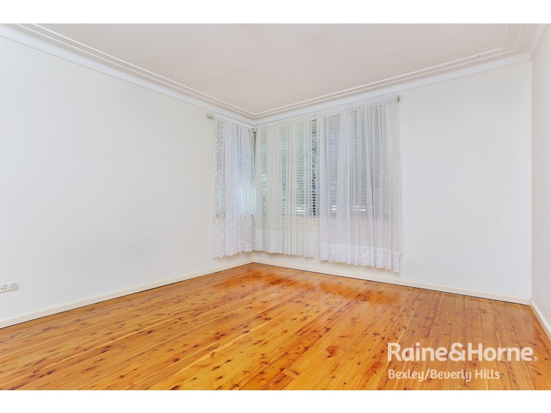 10 Vaughan Street, Blakehurst NSW 2221