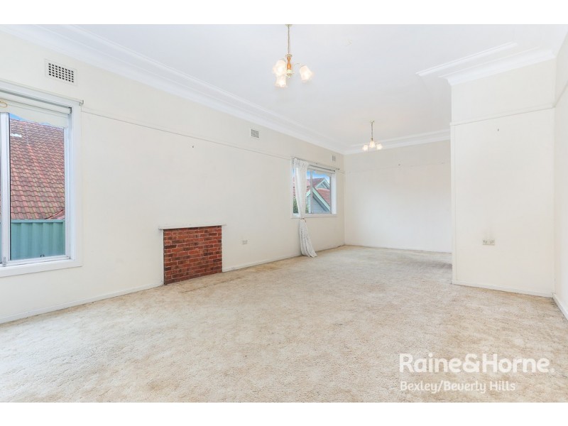 20 Leigh Avenue, Roselands NSW 2196