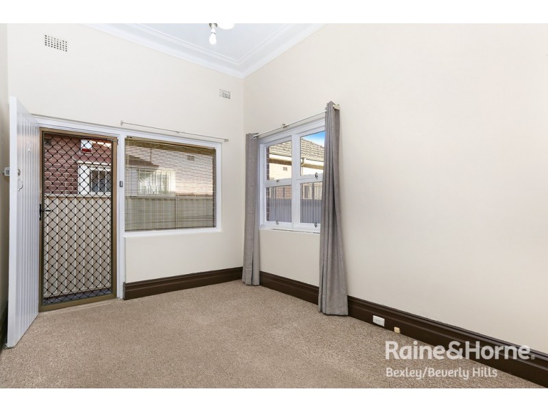 2/51 Gloucester Road, Hurstville NSW 2220