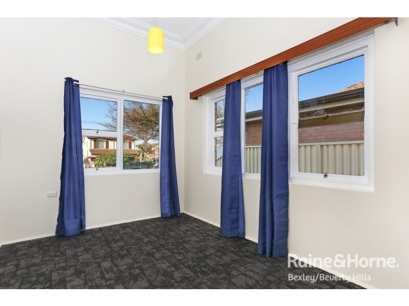 2/51 Gloucester Road, Hurstville NSW 2220