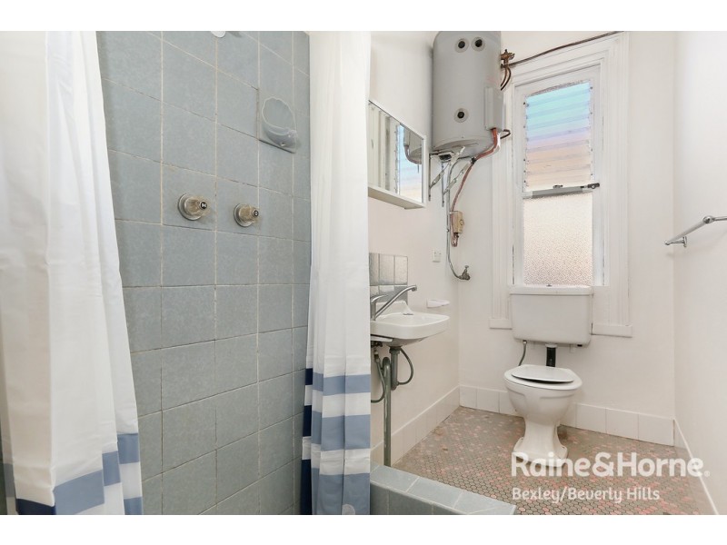 2/51 Gloucester Road, Hurstville NSW 2220