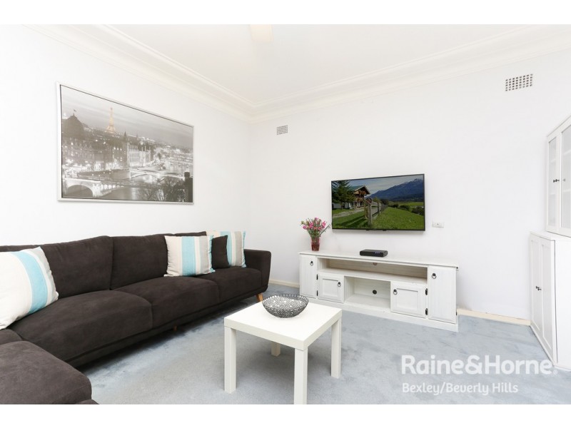 7 Roseview Ave, Roselands NSW 2196