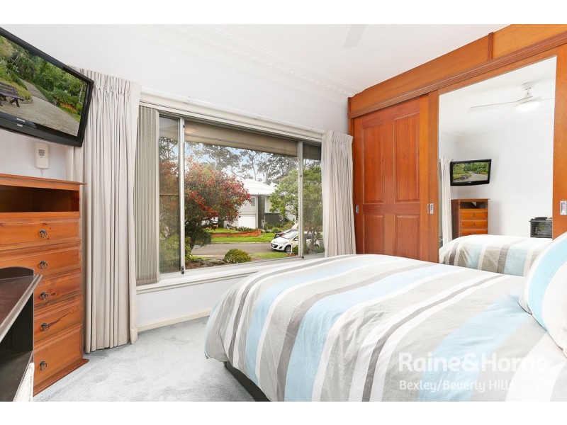 7 Roseview Ave, Roselands NSW 2196