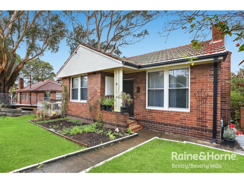 4 Junee Crescent, Kingsgrove NSW 2208
