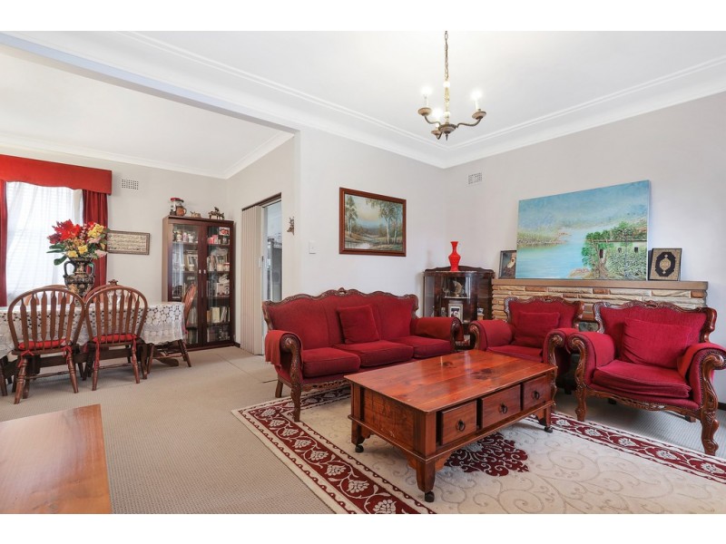 4 Junee Crescent, Kingsgrove NSW 2208